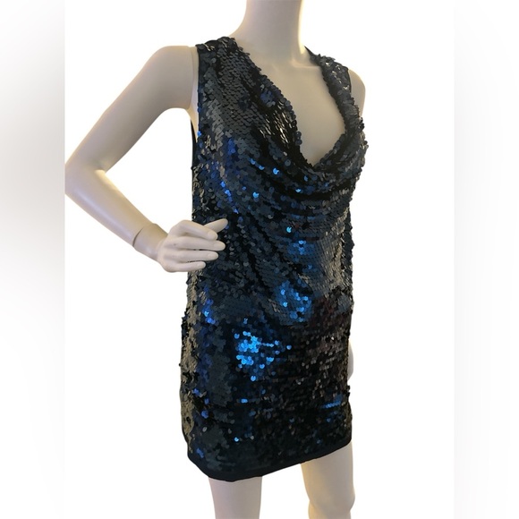 INC International
Concepts Navy Draping
Neck Disc Sequin Accent
Tank Shirt - Picture 2 of 8